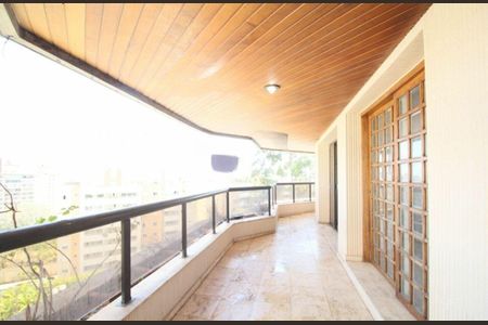 Apartamento à venda com 241m², 4 quartos e 4 vagas