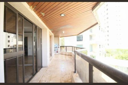 Apartamento à venda com 241m², 4 quartos e 4 vagas