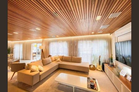 Casa à venda com 4 quartos, 300m² em Vila Sofia, São Paulo