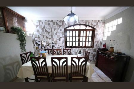 Casa à venda com 3 quartos, 204m² em Campo Grande, São Paulo