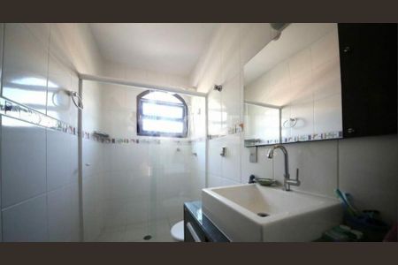 Casa à venda com 3 quartos, 204m² em Campo Grande, São Paulo