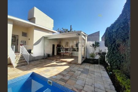 Casa à venda com 240m², 3 quartos e 4 vagas