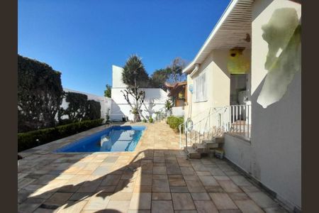 Casa à venda com 240m², 3 quartos e 4 vagas