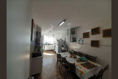 Casa à venda com 240m², 3 quartos e 4 vagas