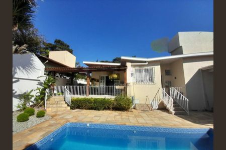 Casa à venda com 240m², 3 quartos e 4 vagas