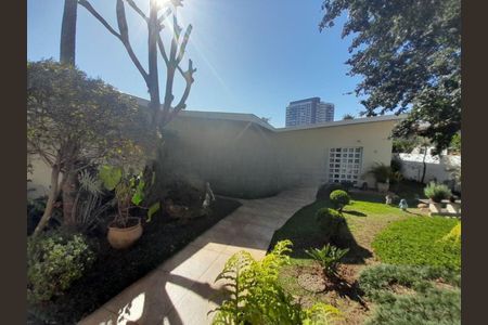 Casa à venda com 240m², 3 quartos e 4 vagas