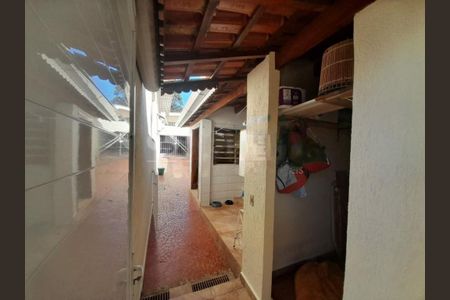 Casa à venda com 240m², 3 quartos e 4 vagas