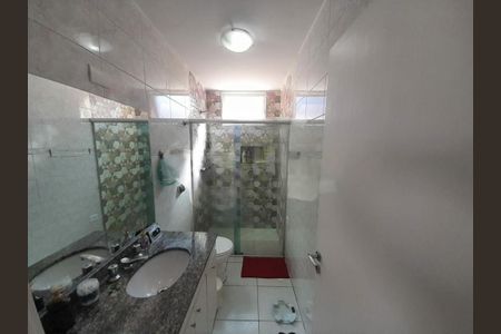 Casa à venda com 240m², 3 quartos e 4 vagas