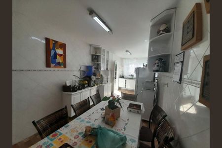 Casa à venda com 3 quartos, 240m² em Jardim Prudência, São Paulo