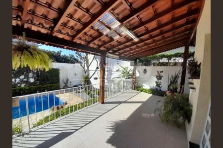 Casa à venda com 240m², 3 quartos e 4 vagas