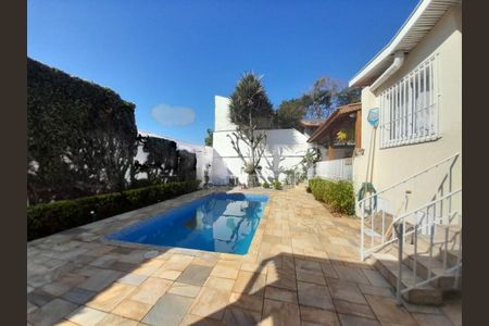 Casa à venda com 240m², 3 quartos e 4 vagas