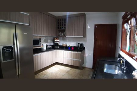 Casa à venda com 3 quartos, 178m² em Jardim Ernestina, São Paulo