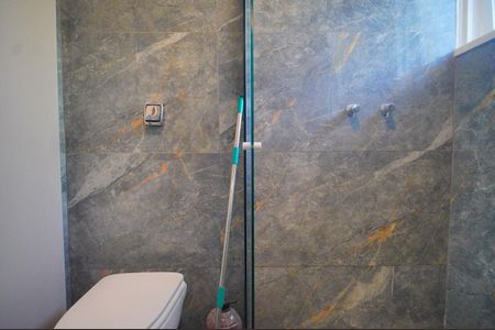 Casa à venda com 300m², 3 quartos e 5 vagasBanheiro 