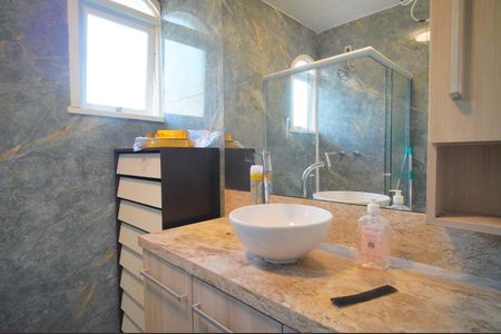 Casa à venda com 300m², 3 quartos e 5 vagasBanheiro 