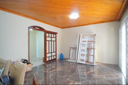 Casa à venda com 300m², 3 quartos e 5 vagassala