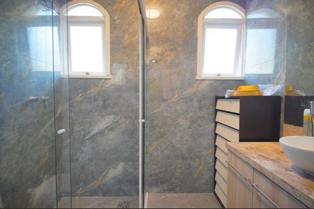 Casa à venda com 300m², 3 quartos e 5 vagasBanheiro 