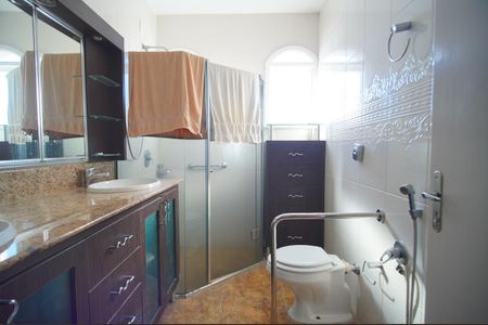Casa à venda com 300m², 3 quartos e 5 vagasBanheiro da Suíte