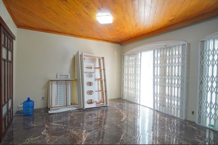 Casa à venda com 300m², 3 quartos e 5 vagassala