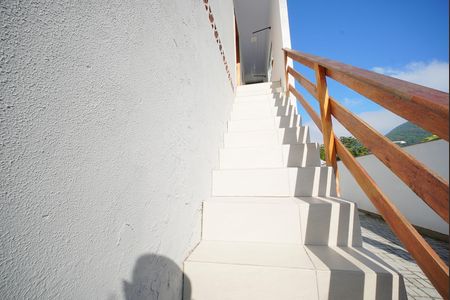 Escada  de apartamento para alugar com 2 quartos, 50m² em Ingleses do Rio Vermelho, Florianópolis