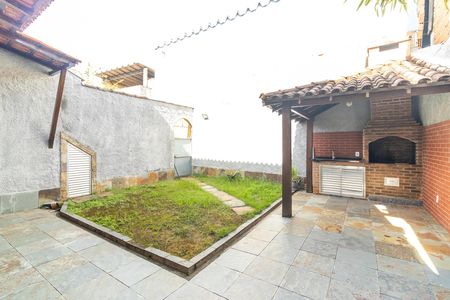 Casa para alugar com 346m², 2 quartos e 3 vagas Casa para alugar com 346m², 2 quartos e 3 vagasQuintal