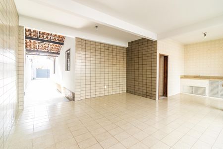 Casa para alugar com 346m², 2 quartos e 3 vagas Casa para alugar com 346m², 2 quartos e 3 vagasQuintal