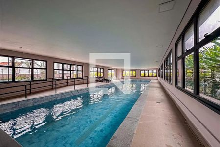 Apartamento para alugar com 130m², 3 quartos e 3 vagas Apartamento para alugar com 130m², 3 quartos e 3 vagasÁrea comum - Piscina coberta