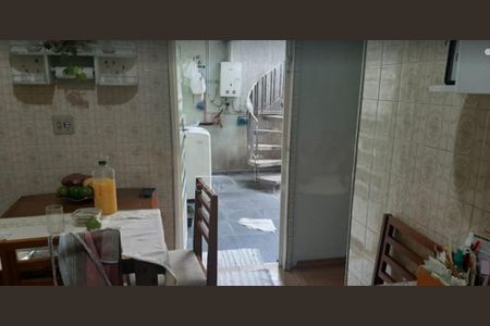 Casa à venda com 244m², 5 quartos e 3 vagas