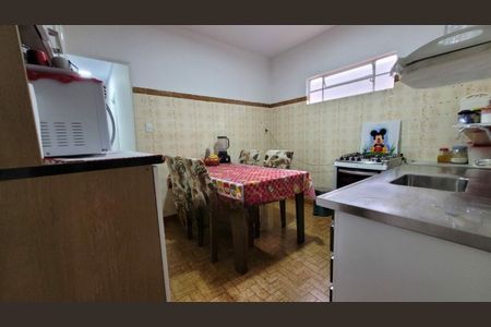 Casa à venda com 67m², 2 quartos e 2 vagas
