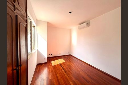 Apartamento à venda com 140m², 4 quartos e 2 vagas