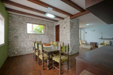 Casa à venda com 3 quartos, 270m² em Jardim Santa Helena, São Paulo