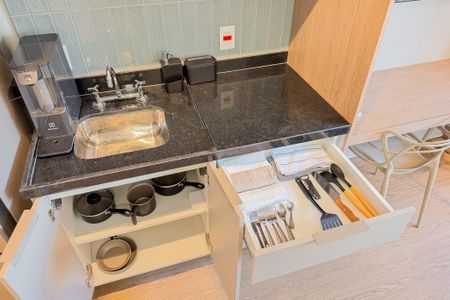 Studio para alugar com 25m², 1 quarto e sem vaga Studio para alugar com 25m², 1 quarto e sem vagaCozinha - Armários