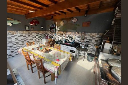 Casa à venda com 135m², 4 quartos e 2 vagas