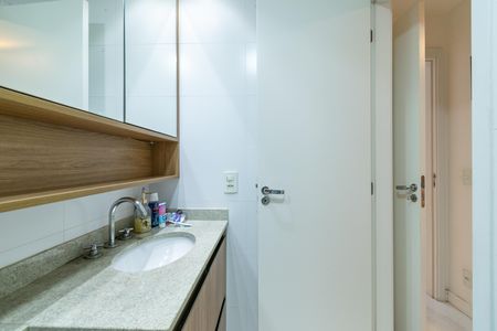 Apartamento à venda com 64m², 2 quartos e 1 vaga Apartamento à venda com 64m², 2 quartos e 1 vagaBanheiro da Suíte