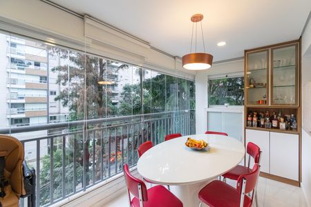 Apartamento à venda com 64m², 2 quartos e 1 vaga Apartamento à venda com 64m², 2 quartos e 1 vagaVaranda