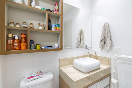 Apartamento à venda com 64m², 2 quartos e 1 vaga Apartamento à venda com 64m², 2 quartos e 1 vagaBanheiro Social