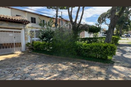 Casa à venda com 3 quartos, 150m² em Campo Grande, São Paulo