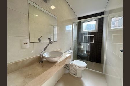 Casa de condomínio para alugar com 195m², 4 quartos e 2 vagas