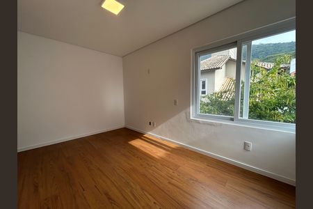 Casa de condomínio para alugar com 195m², 4 quartos e 2 vagas Casa de condomínio para alugar com 195m², 4 quartos e 2 vagasSuíte 3