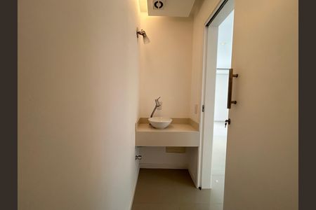 Casa de condomínio para alugar com 195m², 4 quartos e 2 vagas Casa de condomínio para alugar com 195m², 4 quartos e 2 vagasLavabo