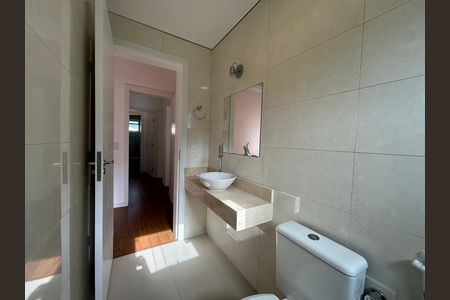 Casa de condomínio para alugar com 195m², 4 quartos e 2 vagas Casa de condomínio para alugar com 195m², 4 quartos e 2 vagasBanheiro suíte 4