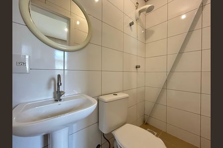 Casa de condomínio para alugar com 195m², 4 quartos e 2 vagas Casa de condomínio para alugar com 195m², 4 quartos e 2 vagasBanheiro área de serviço