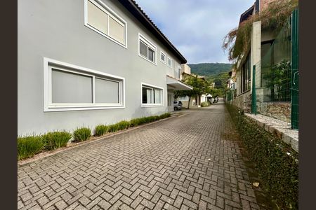 Casa de condomínio para alugar com 195m², 4 quartos e 2 vagas Casa de condomínio para alugar com 195m², 4 quartos e 2 vagasFachada