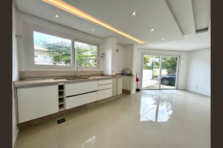 Casa de condomínio para alugar com 195m², 4 quartos e 2 vagas Casa de condomínio para alugar com 195m², 4 quartos e 2 vagasCozinha