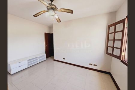 Casa à venda com 220m², 4 quartos e 4 vagas