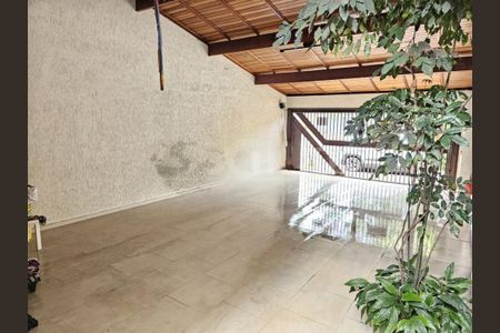 Casa à venda com 220m², 4 quartos e 4 vagas