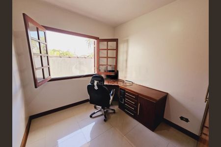 Casa à venda com 220m², 4 quartos e 4 vagas