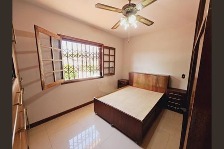 Casa à venda com 220m², 4 quartos e 4 vagas