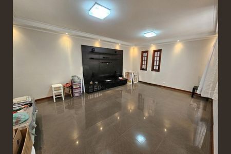 Casa à venda com 4 quartos, 220m² em Campo Grande, São Paulo