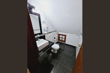 Casa à venda com 4 quartos, 220m² em Campo Grande, São Paulo