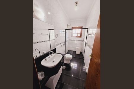 Casa à venda com 220m², 4 quartos e 4 vagas